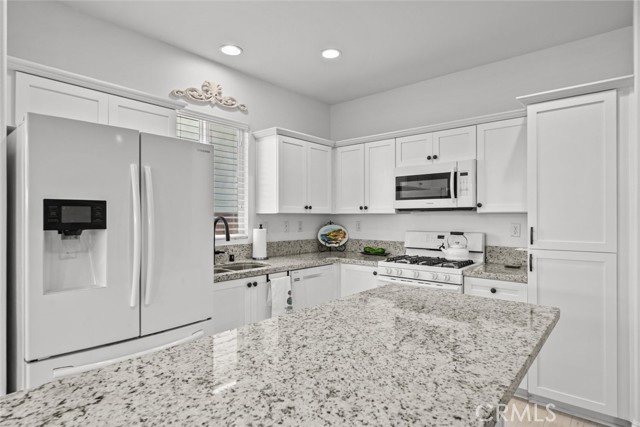 Detail Gallery Image 18 of 44 For 3559 Half Dome Ave, Rosamond,  CA 93560 - 4 Beds | 2 Baths