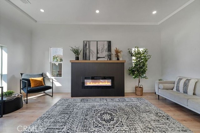 Detail Gallery Image 7 of 39 For 7826 S Harvard Bld, Los Angeles,  CA 90047 - 3 Beds | 2 Baths