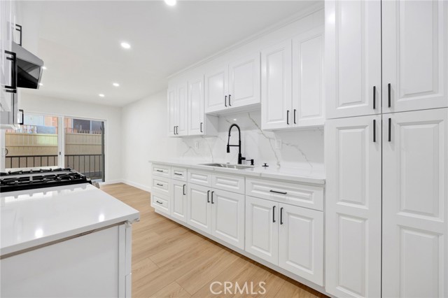 Detail Gallery Image 12 of 30 For 17303 Chatsworth St #4,  Granada Hills,  CA 91344 - 2 Beds | 1/1 Baths