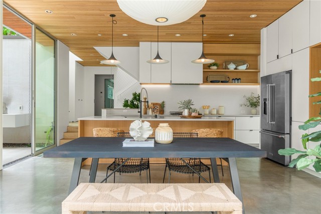 1357 Voorhees Avenue, Manhattan Beach CA: https://media.crmls.org/medias/48ff2380-b18d-437e-b726-2917f8aedce9.jpg