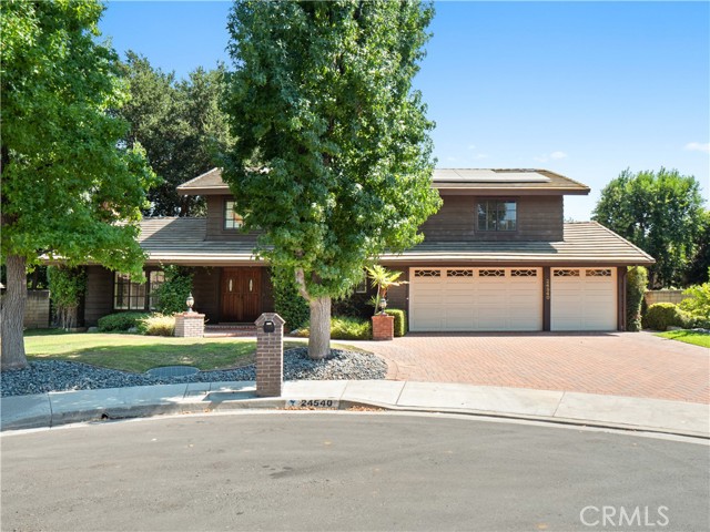 24540 Acorn Court, Newhall CA: https://media.crmls.org/medias/48ffbfe2-7c73-4e23-a3c4-df2e605e466f.jpg