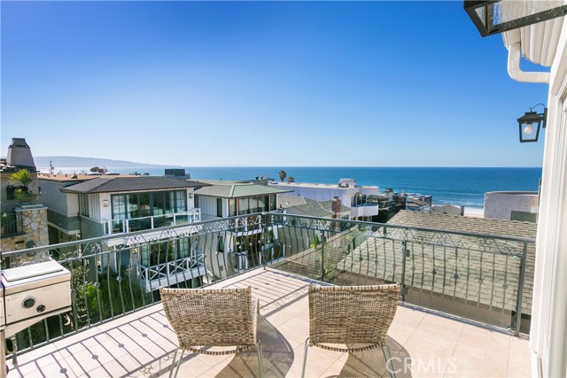 205 16th Street, Manhattan Beach, California 90266, 4 Bedrooms Bedrooms, ,3 BathroomsBathrooms,Residential,Sold,16th,SB17035734