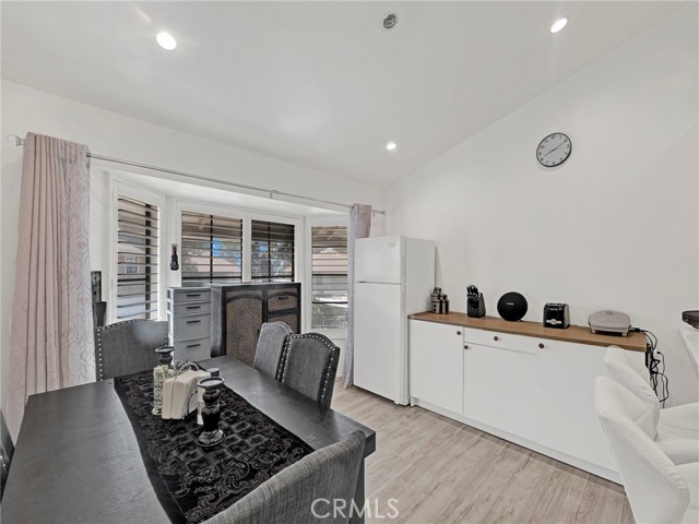 Detail Gallery Image 6 of 19 For 11350 Foothill Bld #15,  Sylmar,  CA 91342 - 2 Beds | 2 Baths