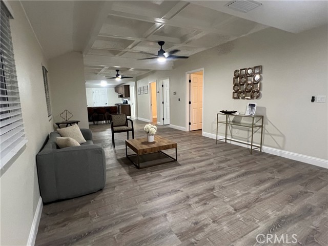 Detail Gallery Image 4 of 14 For 1385 N San Pablo Ave, Fresno,  CA 93728 - 3 Beds | 1 Baths