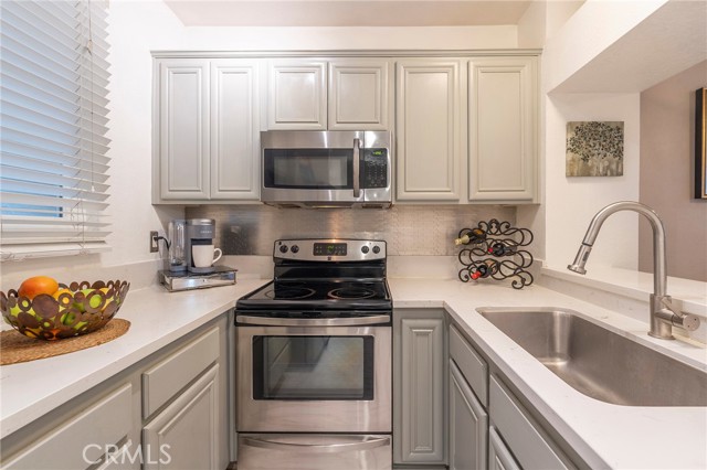 Detail Gallery Image 2 of 51 For 20371 Bluffside Cir #101,  Huntington Beach,  CA 92646 - 1 Beds | 1 Baths