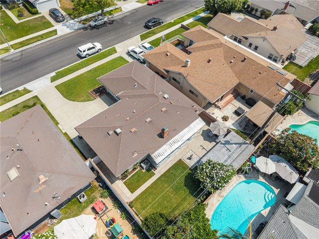 2137 Ostrom Avenue, Long Beach CA: https://media.crmls.org/medias/49033450-2765-4532-9bdd-341f9ca6b9c4.jpg