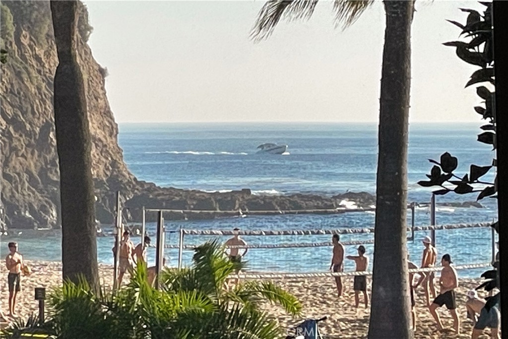 https://media.crmls.org/medias/49039fa9-1b11-485b-9fdd-39d00823fc84.jpg?preset=X-Large