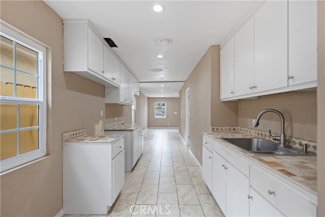 Detail Gallery Image 18 of 44 For 13032 S Main St, Los Angeles,  CA 90061 - 4 Beds | 2 Baths