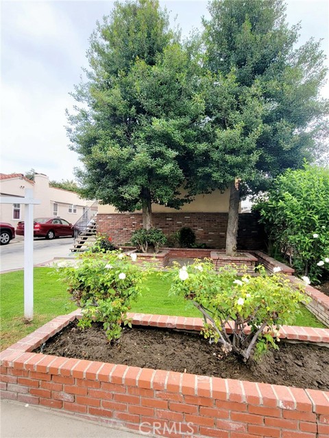 1148 Thompson Avenue photo 4