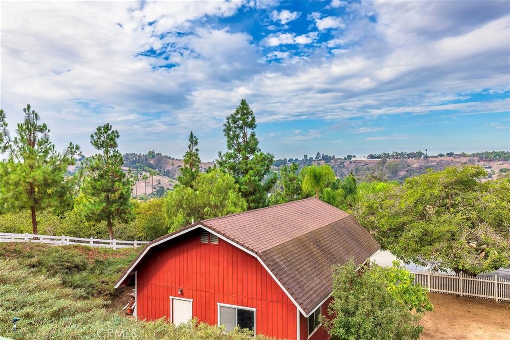 https://media.crmls.org/medias/49048b24-2ff3-4136-b9c4-e5b15c9a512c.jpg?preset=X-Large