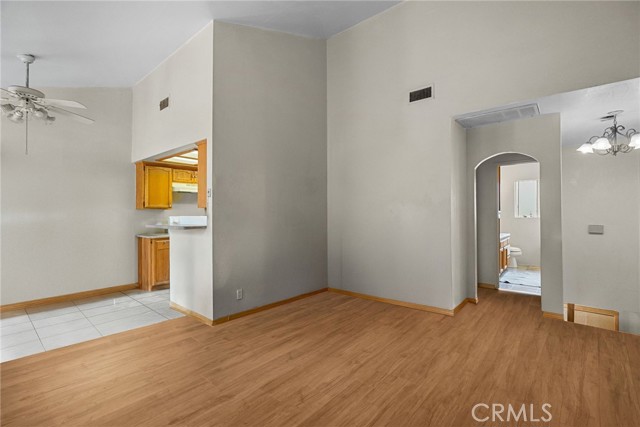 Detail Gallery Image 16 of 30 For 11014 Arminta St #13,  Sun Valley,  CA 91352 - 2 Beds | 2 Baths