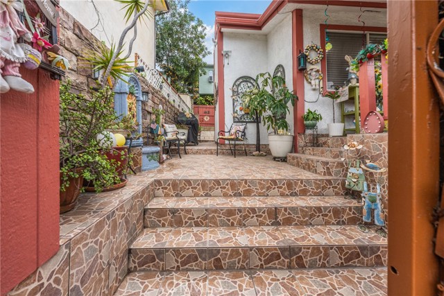 Detail Gallery Image 9 of 49 For 3812 Middlebury, Los Angeles,  CA 90004 - 3 Beds | 2/1 Baths