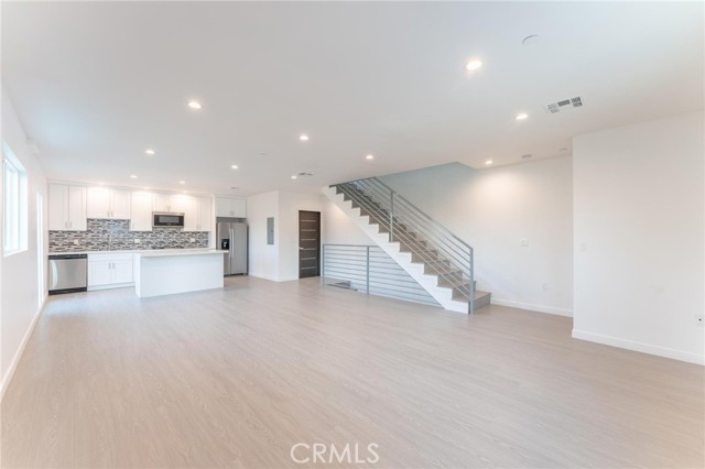 6845 N Haskell Avenue, Lake Balboa CA: https://media.crmls.org/medias/49060bc5-0ebc-46ae-a319-36124d64606c.jpg