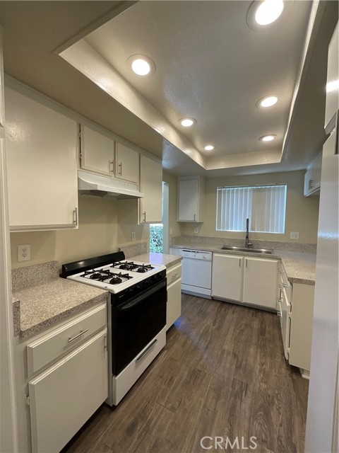 Detail Gallery Image 13 of 17 For 16841 Lynn Ln #B,  Huntington Beach,  CA 92649 - 2 Beds | 2 Baths