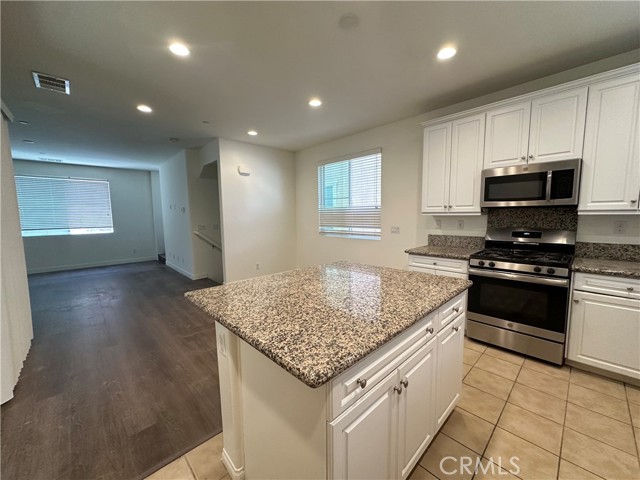 712 Ash Lane, Pomona CA: https://media.crmls.org/medias/4908a07e-07e4-4ee5-97cb-57ba7bf3430d.jpg