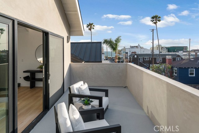 58 66th Place, Long Beach CA: https://media.crmls.org/medias/4909b701-2810-4e17-afad-d75a061239e2.jpg