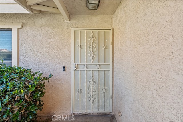 Detail Gallery Image 2 of 24 For 17869 Canyon Meadow Rd, Victorville,  CA 92395 - 3 Beds | 2 Baths