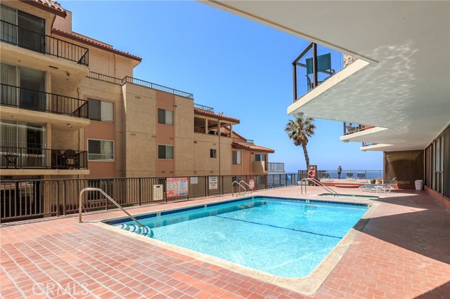 531 Esplanade, Redondo Beach, California 90277, 2 Bedrooms Bedrooms, ,2 BathroomsBathrooms,Residential,Sold,Esplanade,SB22172842