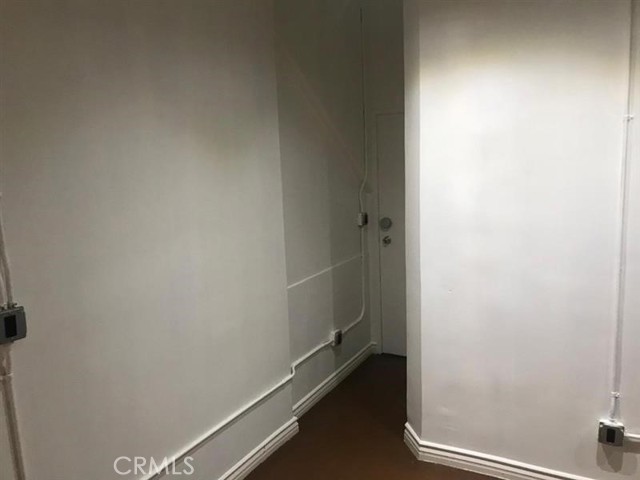 215 W 7th Street, Los Angeles CA: https://media.crmls.org/medias/490ae5d7-ca12-49c8-8431-59e08eb64de5.jpg