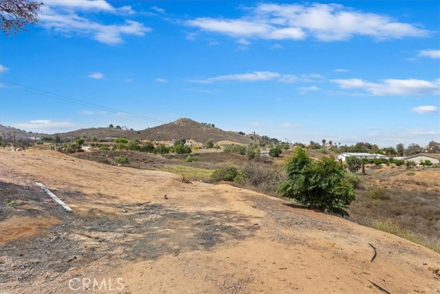 20061 Lounsberry Road, Perris CA: https://media.crmls.org/medias/490b6a81-3f05-450e-bbfe-811a9695cc8a.jpg