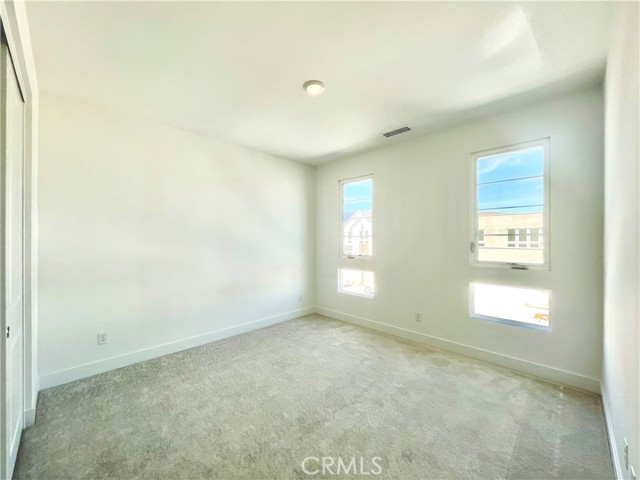 Detail Gallery Image 19 of 29 For 27526 Elderberry Dr, Valencia,  CA 91381 - 5 Beds | 5/1 Baths