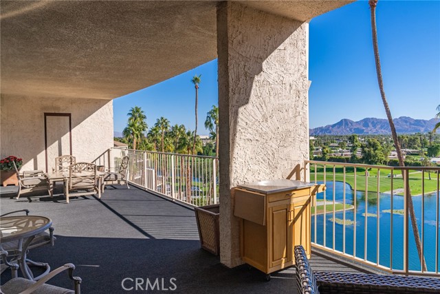 Detail Gallery Image 8 of 34 For 899 Island Dr #703,  Rancho Mirage,  CA 92270 - 3 Beds | 3/1 Baths