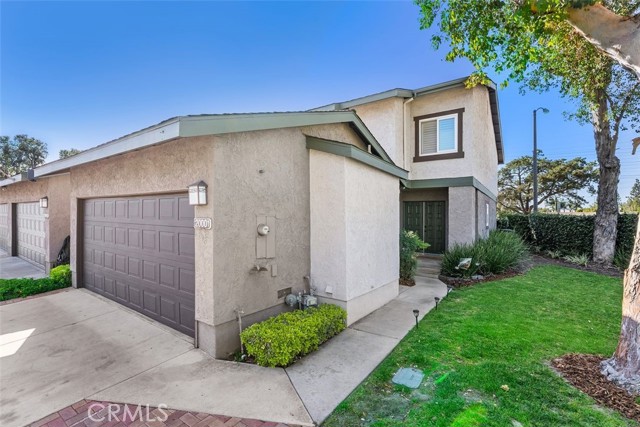 Detail Gallery Image 4 of 40 For 20001 Village Green Dr, Lakewood,  CA 90715 - 4 Beds | 2/1 Baths