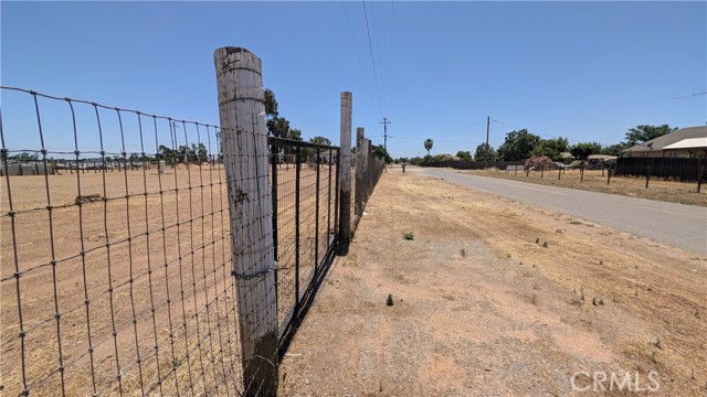 16793 Amador Street, Madera CA: https://media.crmls.org/medias/490d53e0-17a2-4930-bce7-2d37e5f28b89.jpg