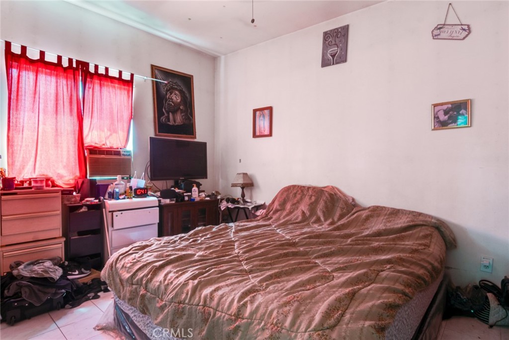 https://media.crmls.org/medias/490e3204-76b5-47d1-b5db-d63ea0af0fcc.jpg?preset=X-Large
