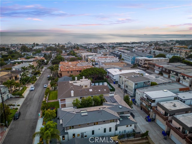 763 11th Street, Manhattan Beach, California 90266, 5 Bedrooms Bedrooms, ,6 BathroomsBathrooms,Residential,Sold,11th,SB22153895