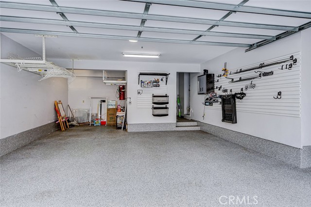 Oversized 2.5-car garage