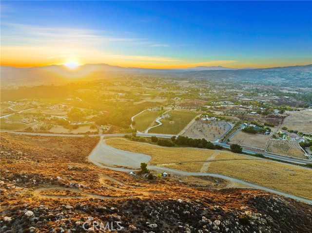 36520 E Benton Road, Temecula CA: https://media.crmls.org/medias/490f3cab-f86b-410d-bda2-87e7ac2f93a9.jpg
