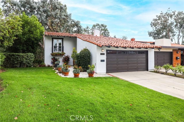 Come experience this newly refreshed Bluffs home nestled on a serene cul-de-sac, embraced by the lush greenbelt with a glimpse of Newport’s Back Bay.