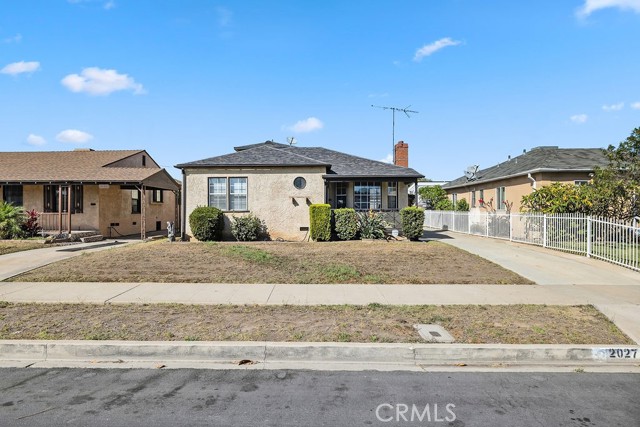 Detail Gallery Image 2 of 38 For 2027 W 93rd, Los Angeles,  CA 90047 - 3 Beds | 3 Baths