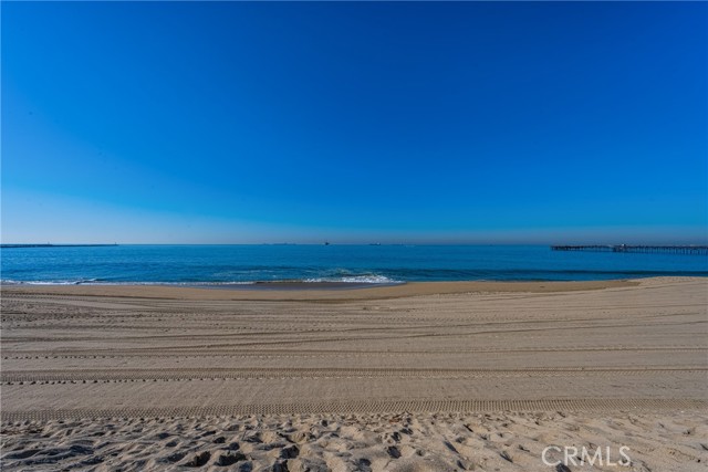 1207 Seal Way, Seal Beach CA: https://media.crmls.org/medias/4910fc8a-556c-48c7-9500-9d0d8d1bfc34.jpg