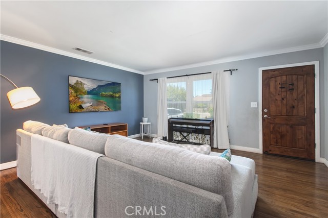 Detail Gallery Image 3 of 18 For 7516 Milwood Ave, Canoga Park,  CA 91303 - 2 Beds | 1 Baths