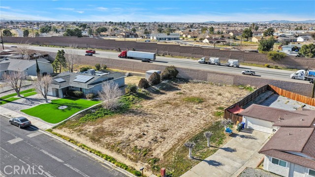 Detail Gallery Image 4 of 11 For 15860 La Paz, Victorville,  CA 92395 - – Beds | – Baths