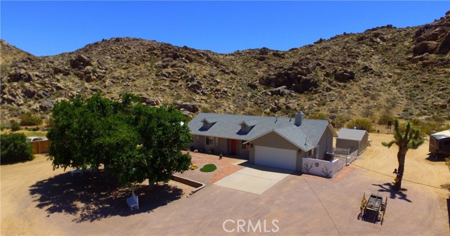 24212 Kansa Road, Apple Valley CA: https://media.crmls.org/medias/491285ef-beec-4871-9600-495c65e97621.jpg