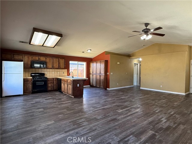 708 Vista Del Rey Drive, Atwater CA: https://media.crmls.org/medias/491309c1-3bc7-4135-9290-067c9ab73ec0.jpg
