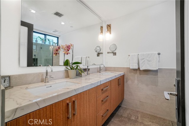 1845 11th Street, Manhattan Beach, California 90266, 2 Bedrooms Bedrooms, ,2 BathroomsBathrooms,Residential,For Sale,11th,SB25011821