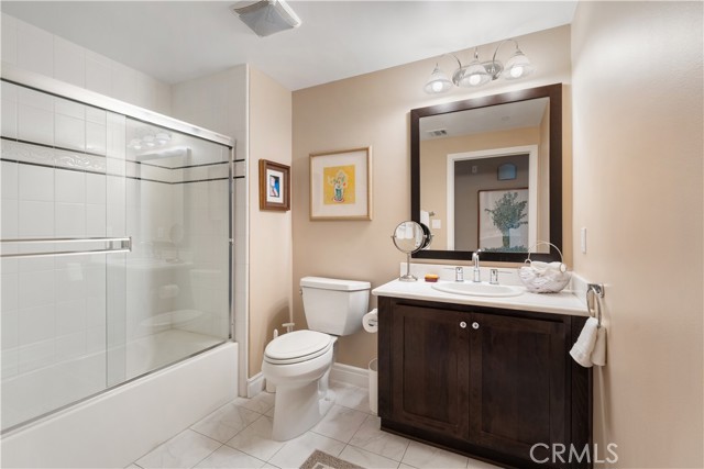 2nd Bathroom - Serves 2nd Bedroom and Main Living