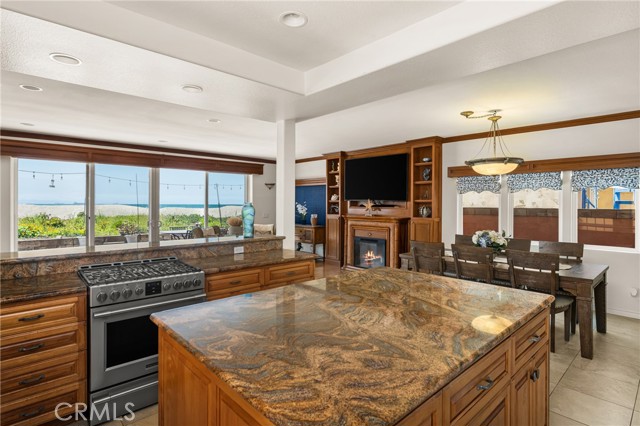 6915 E Seaside, Long Beach CA: https://media.crmls.org/medias/49140e96-e83c-4b4e-93ca-45f1622d6aff.jpg