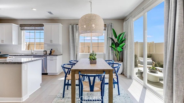 Detail Gallery Image 4 of 19 For 1132 Thunderchief Ln, Rialto,  CA 92376 - 3 Beds | 2/1 Baths