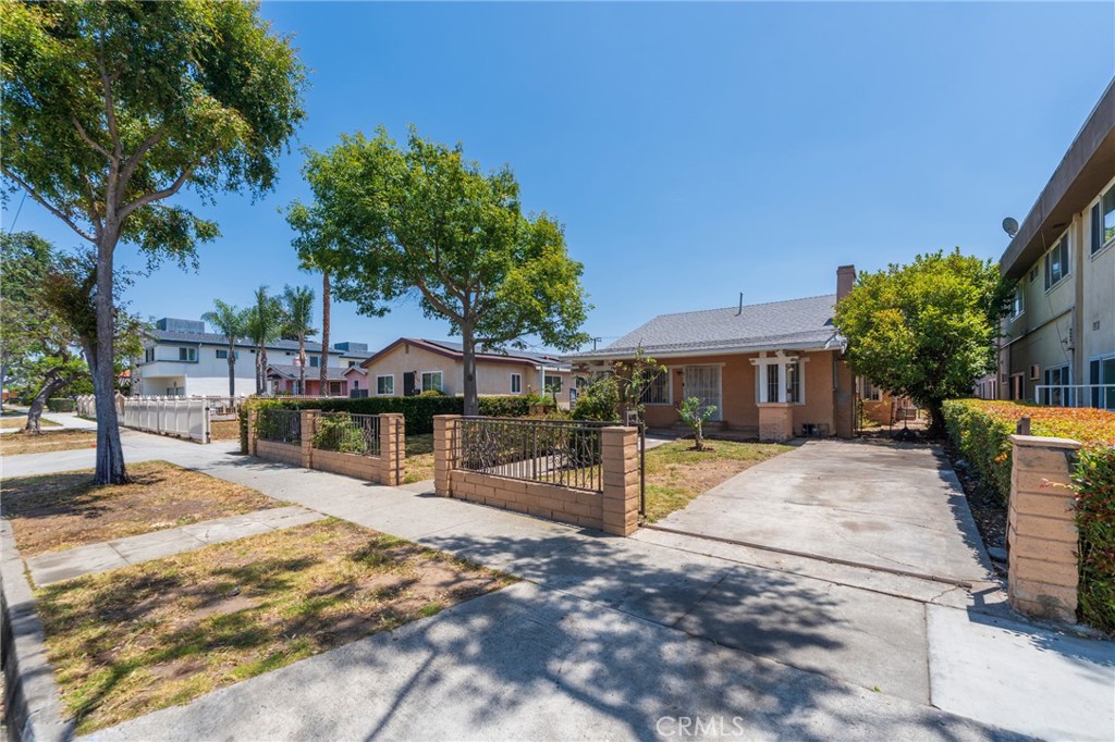 Quadruplex at 532 S Flower Street