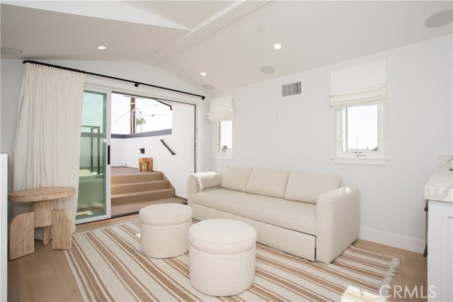Detail Gallery Image 22 of 27 For 109 Onyx Ave, Newport Beach,  CA 92662 - 3 Beds | 4/1 Baths