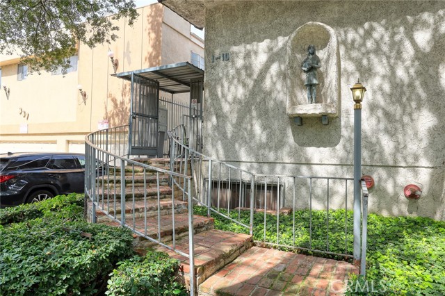 Detail Gallery Image 5 of 18 For 333 Riverdale Dr 1a,  Glendale,  CA 91204 - 2 Beds | 1/1 Baths