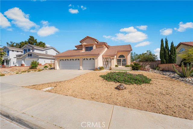 1215 Date Palm Drive, Palmdale CA: https://media.crmls.org/medias/4918d2a7-033d-4f82-8b43-11774a418172.jpg