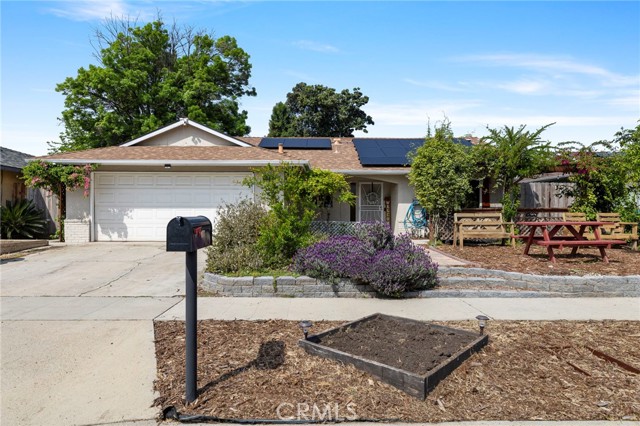 Detail Gallery Image 1 of 23 For 437 N Phillip Ave, Fresno,  CA 93727 - 3 Beds | 2 Baths