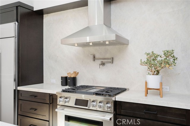3189 S Bentley Avenue, Los Angeles CA: https://media.crmls.org/medias/491ac050-b2fe-48ff-a373-a9015ac9f790.jpg