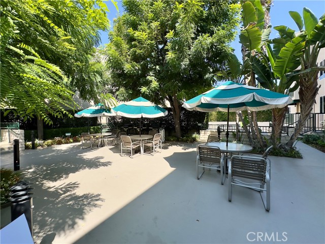 4501 Cedros Avenue, Sherman Oaks CA: https://media.crmls.org/medias/491ad98a-9abe-4ad8-9035-560b9d7f2c4e.jpg